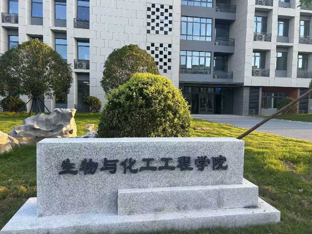西陵区扬州职业大学体育场高杆灯项目